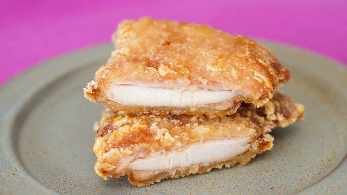 ファミチキ（モチコチキン）の断面