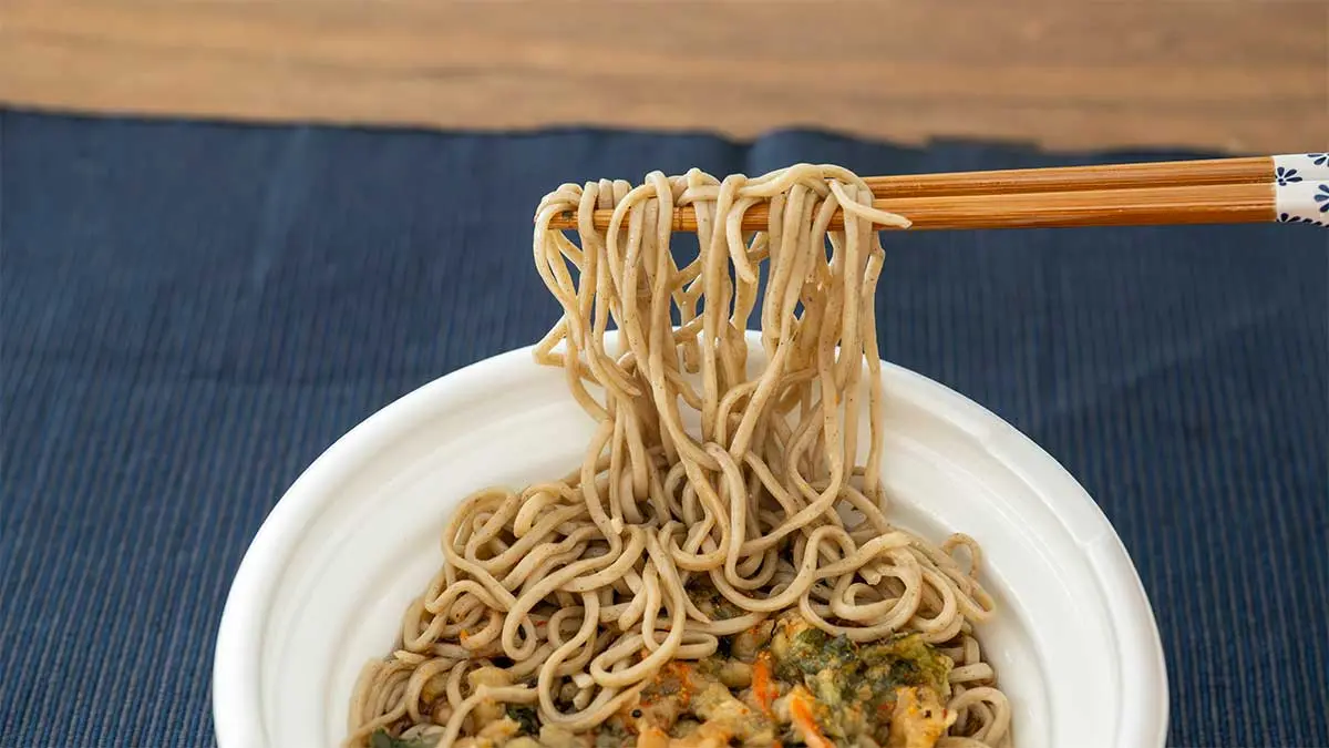 「春菊天そば」のそば