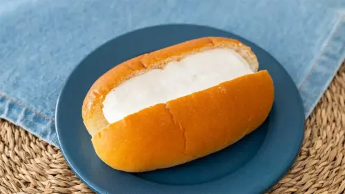 「千葉県産牛乳使用ホイップのコッペパン」