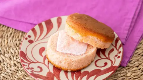 「桜シフォンのホイップサンド」