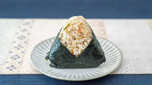 「直巻おむすび おかかと小海老の彩り混ぜめし」