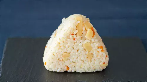 「一膳御飯おむすび たけのこ入り春の炊き込み御飯」