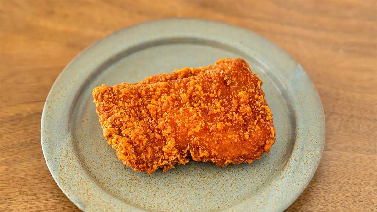 ファミリーマートの「ファミチキレッド」