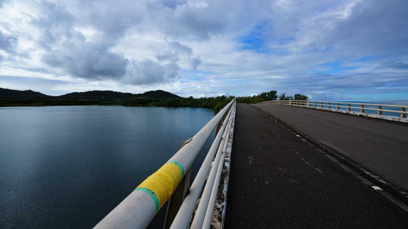 日中の名蔵大橋