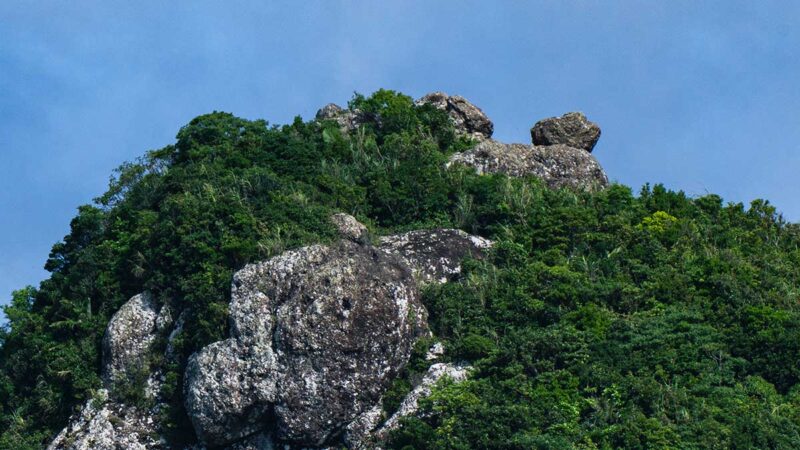 野底岳（野底マーペー）の巨石