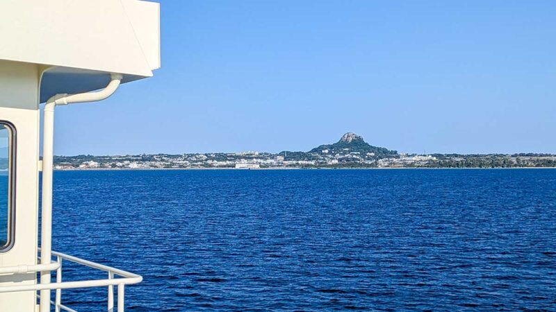 フェリーから見える伊江島タッシュー