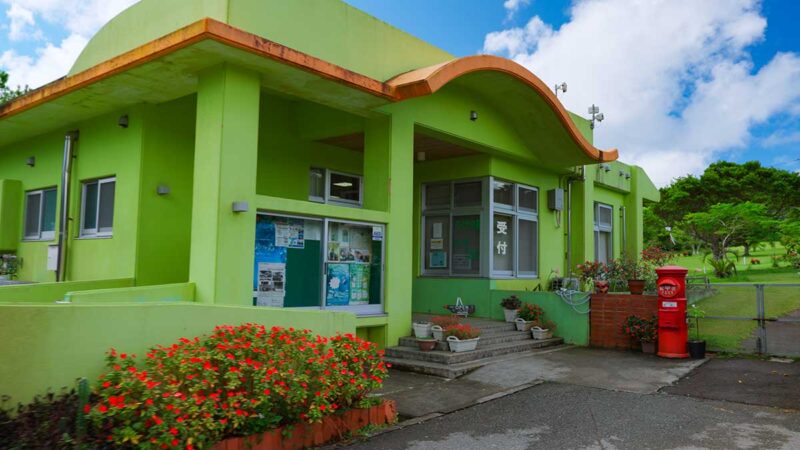 ヤンバルクイナ生態展示学習施設 クイナの森の受付外観